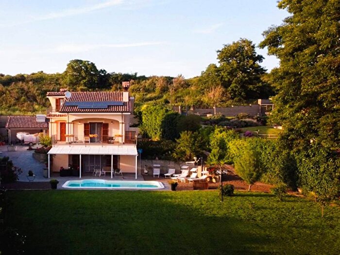 Casa con 6 locali in affitto in Via di Monterosi, Trevignano Romano