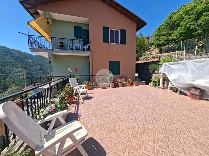 Casa con 5 locali in vendita in Via delle Rovere, Avegno
