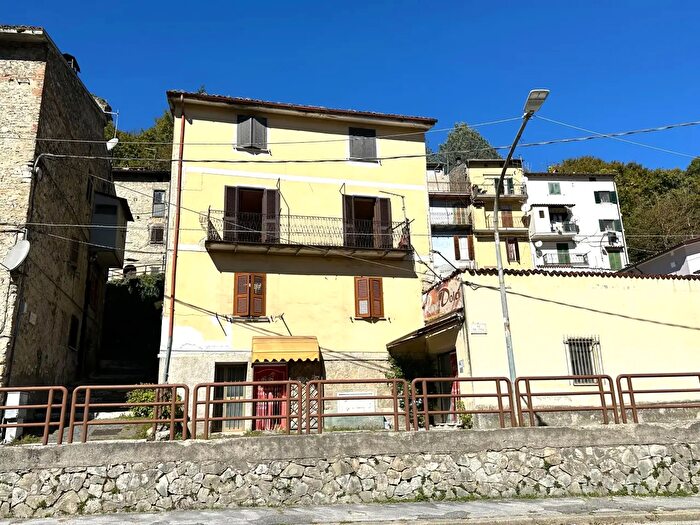 Appartamento trilocale in vendita in Sobborgo Sant'Antonio, Carsoli