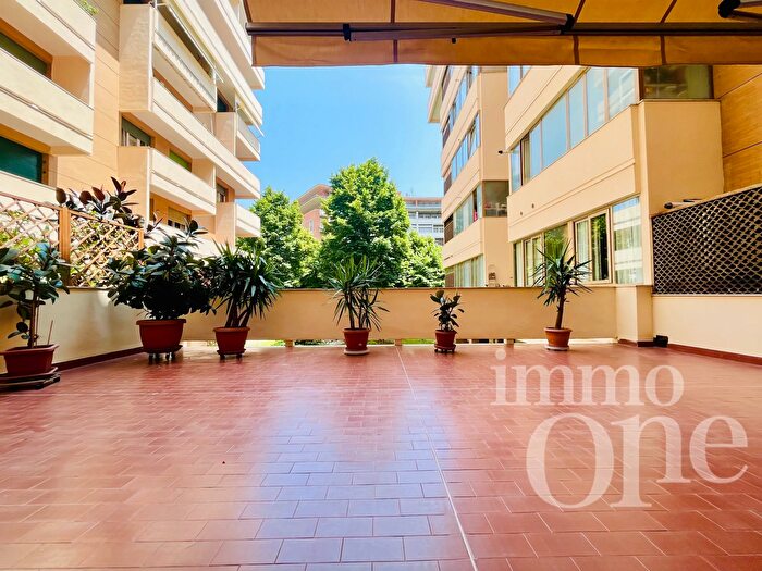 Appartamento con 8 locali in vendita in Via Calzabigi, Livorno