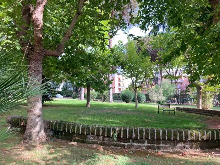 Appartamento con 5 locali in vendita in Via Poggio Verde, Roma