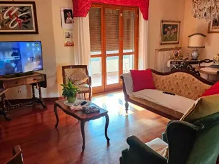 Appartamento con 5 locali in vendita in Montecatini Terme