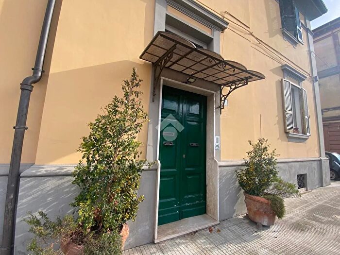 Appartamento con 5 locali in vendita in Via Borgonuovo, Isola Del Liri