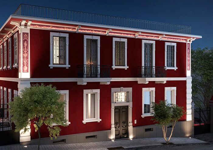 Appartamento trilocale in vendita in Via Palizzi, Napoli