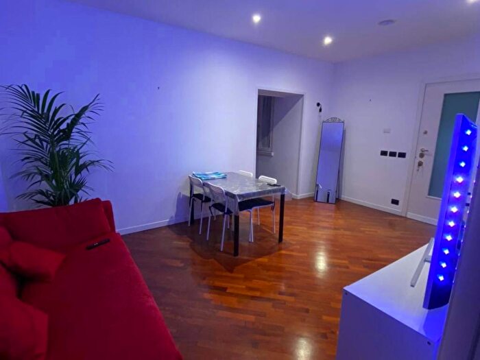 Appartamento trilocale in affitto in Via Sambiase, Morena, Roma