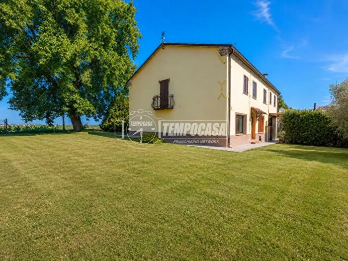 Appartamento con 6 locali in vendita in Via Gavigliano, Belvedere Ostrense