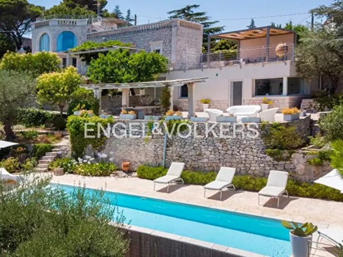 Casa con 6 locali in vendita in Fasano