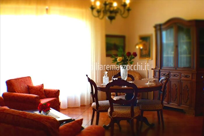 Appartamento con 8 locali in vendita in Via Isonzo, Siena