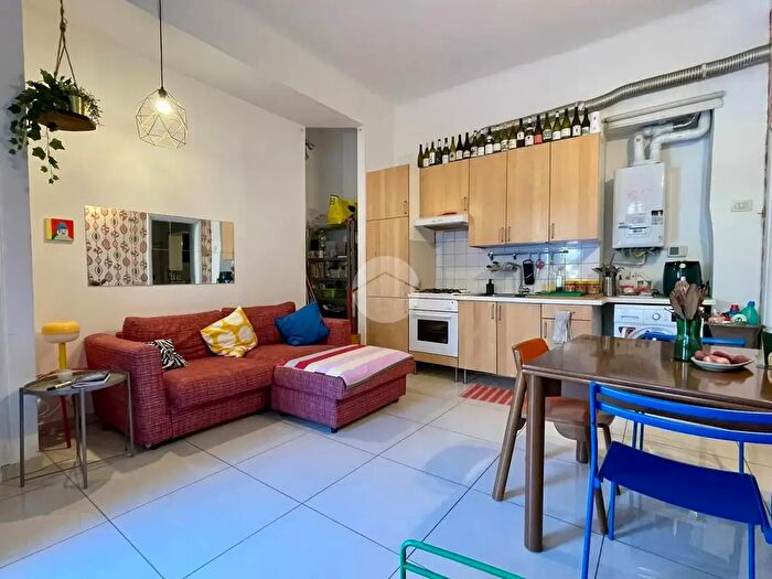 Appartamento bilocale in affitto in Via Cola Montano, Milano