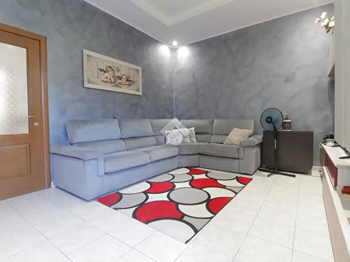 Appartamento trilocale in vendita in Via Lampugnani, Cerro Maggiore