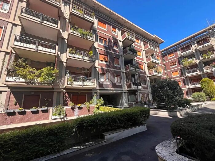 Appartamento trilocale in vendita in Via Lugnano in Teverina, Roma