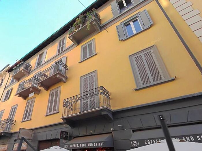 Appartamento quadrilocale in affitto in Via Piero della Francesca, Sempione, Milano