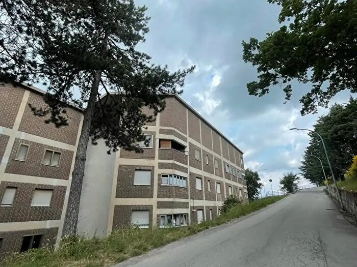 Appartamento con 5 locali in affitto in Moliterno