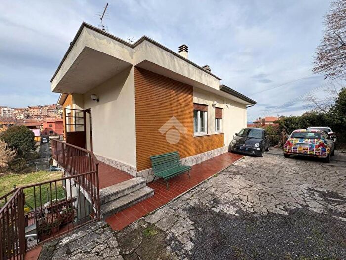 Appartamento trilocale in affitto in Via A Serranti, Montecompatri, Monte Compatri