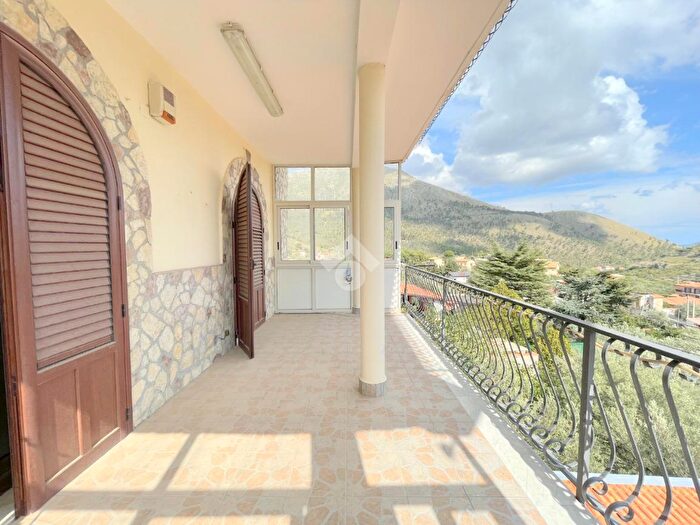 Appartamento con 5 locali in vendita in Via Valle Paradiso, Monreale