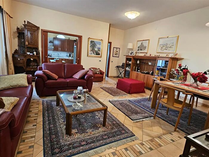 Appartamento con 6 locali in vendita in Agrigento