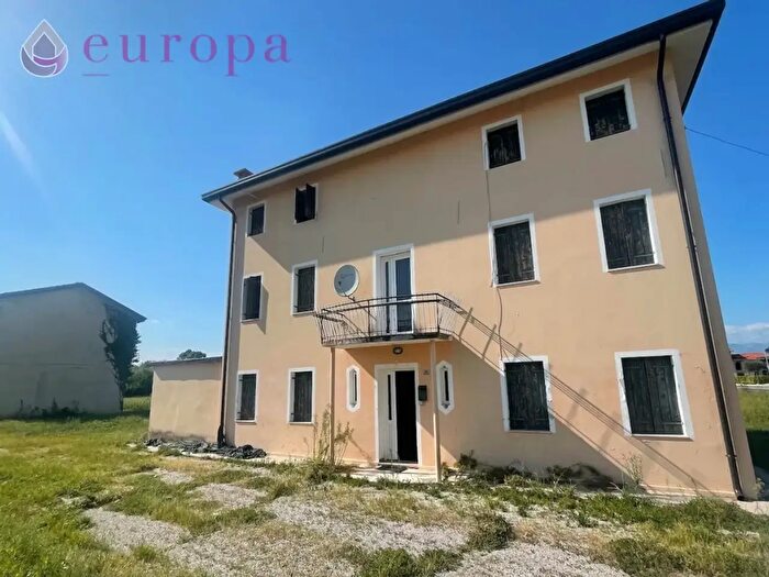 Casa con 6 locali in vendita in Via Visinale Centro, Pasiano Di Pordenone