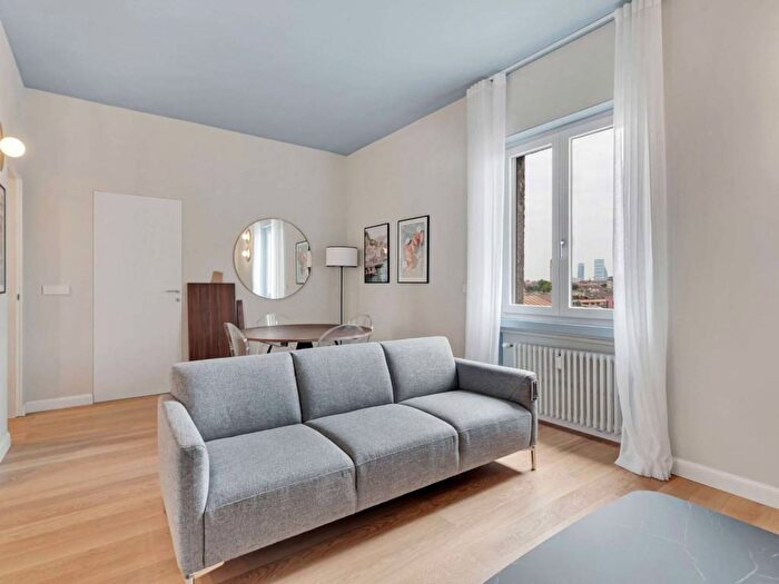Appartamento trilocale in affitto in Via Trincea delle Frasche, Corso San Gottardo, Milano
