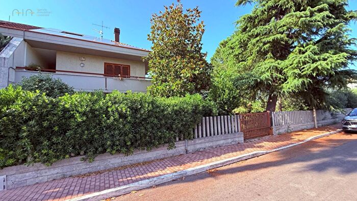 Casa con 12 locali in vendita in Via dei Melograni, Ascoli Piceno