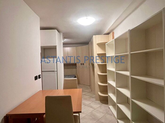 Appartamento monolocale in affitto in Via Federico Confalonieri, Isola, Milano