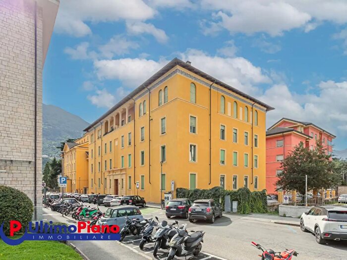 Appartamento con 5 locali in affitto in Via Piave, Aosta