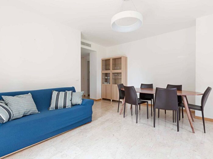 Appartamento trilocale in affitto in Piazza Francesco Carrara, Pezzotti Meda, Milano