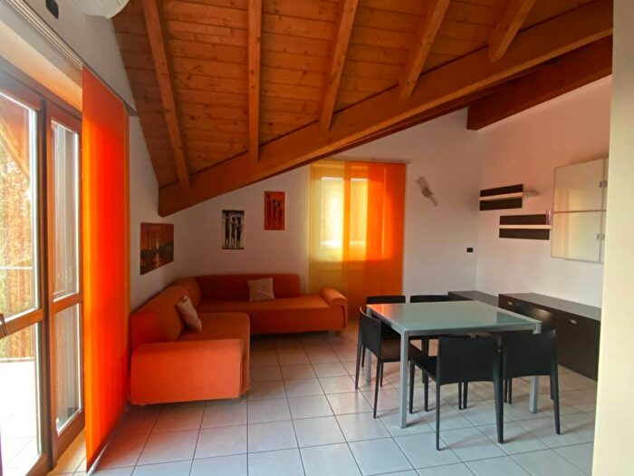 Appartamento trilocale in affitto in Via Fiume, Centro, Tradate