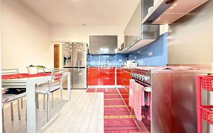 Appartamento con 5 locali in vendita in Via Benedetto Castiglione, Genova