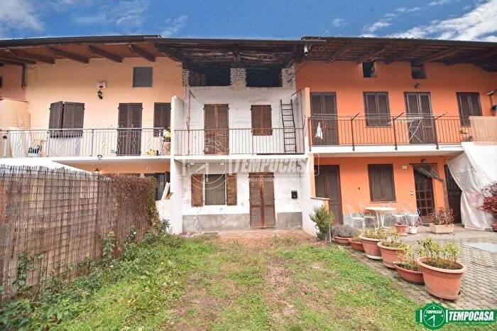 Casa con 5 locali in vendita in Via Malone Grange di Front, Front
