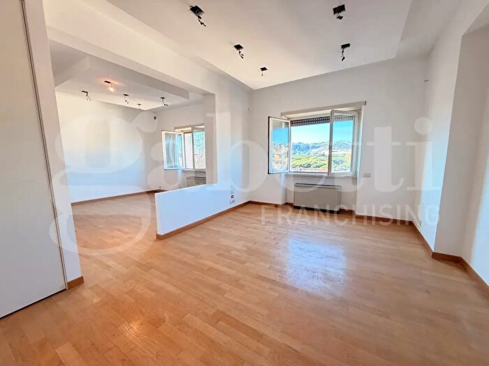 Appartamento trilocale in affitto in Largo Maresciallo Diaz, Roma