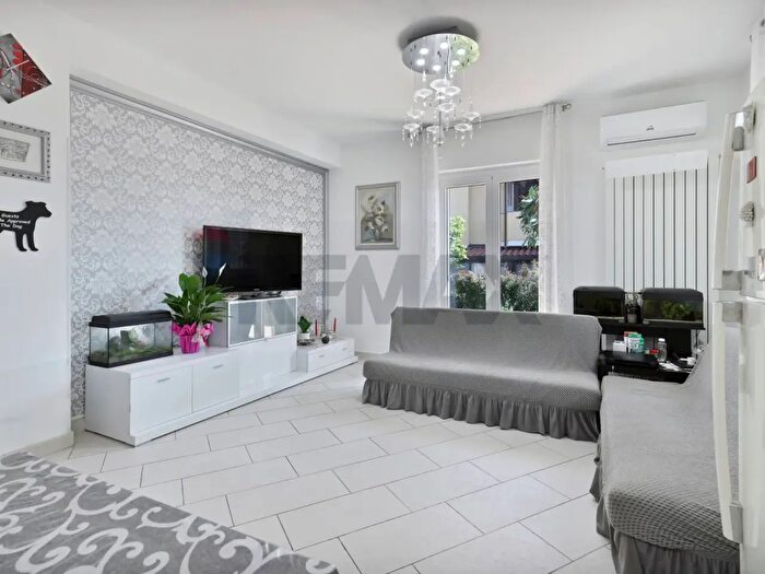 Casa con 10 locali in vendita in Via Ungaretti, Giarre