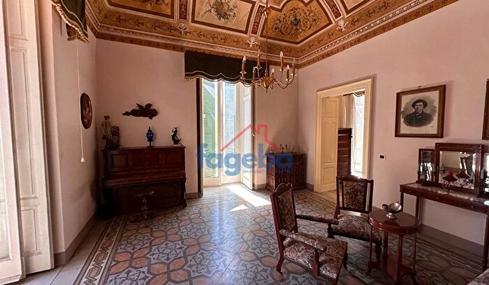 Appartamento con 7 locali in vendita in Via Baldassarre, Trani