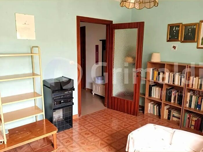 Appartamento con 5 locali in vendita in Via Marco Valerio, Brindisi