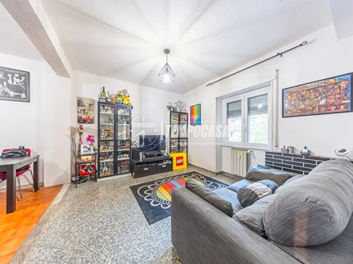 Appartamento trilocale in vendita in Via Ponzio Cominio, Roma