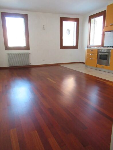 Appartamento trilocale in affitto in Via Avogari, Treviso