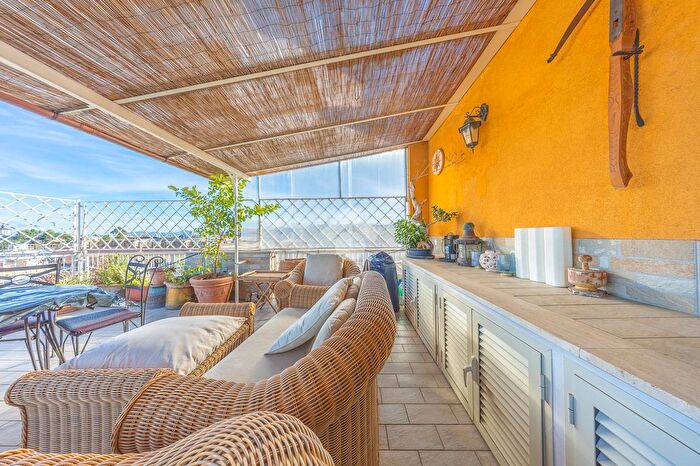 Appartamento trilocale in vendita in Via Baldo degli Ubaldi, Roma