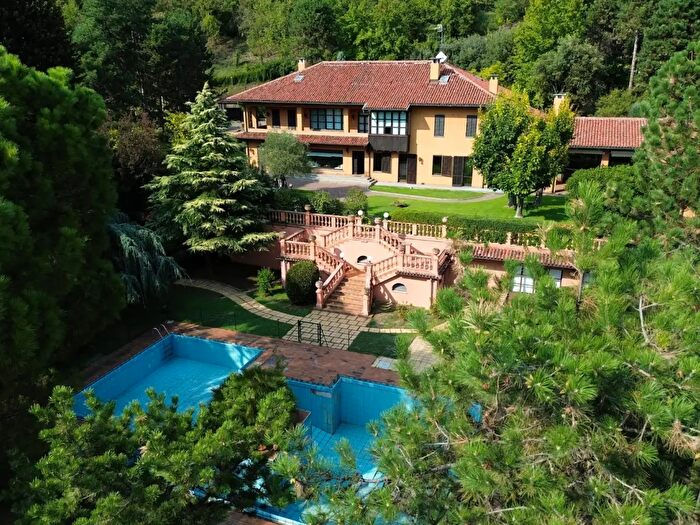 Casa con 19 locali in vendita in Strada Santa Vittoria, Moncalieri