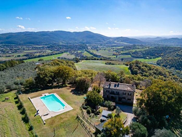 Casa con 6 locali in vendita in Via Antonio Banfi, Corciano