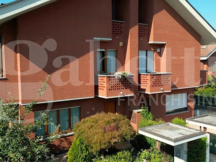 Casa con 7 locali in vendita in Via Carignano, Vinovo