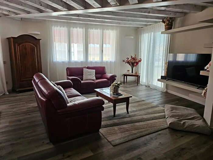 Appartamento con 7 locali in vendita in Stradella