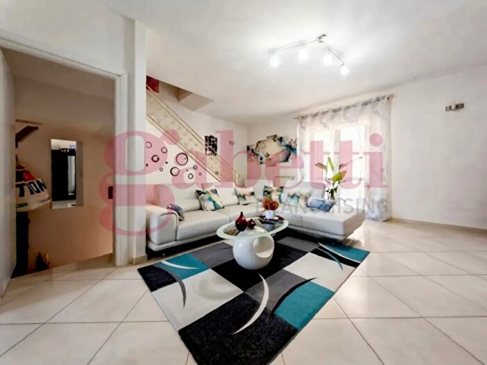Casa con 7 locali in vendita in Via Ubaldo Mainolfi Snc, Telese Terme