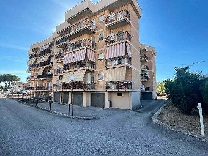 Appartamento trilocale in vendita in Via Firenze, Terracina