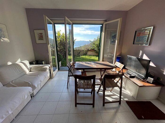 Appartamento trilocale in affitto in Bergeggi Savona Sv, Bergeggi