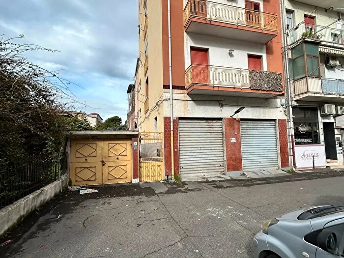 Appartamento trilocale in vendita in Via Michele Lessona, Catania