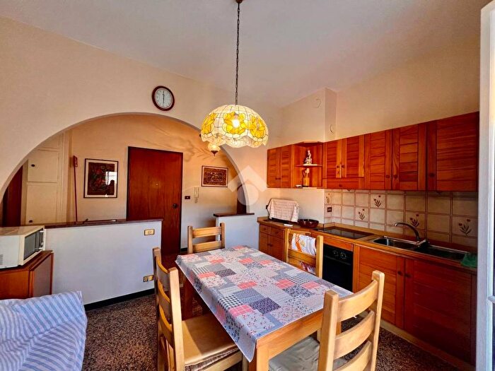 Appartamento trilocale in affitto in Via Molinetti, Centro, Finale Ligure