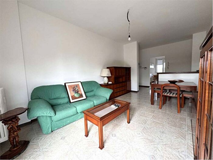 Appartamento trilocale in affitto in via gabbro, Affori, Milano