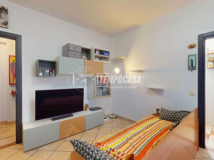 Appartamento trilocale in vendita in Via Monte Generoso, Milano