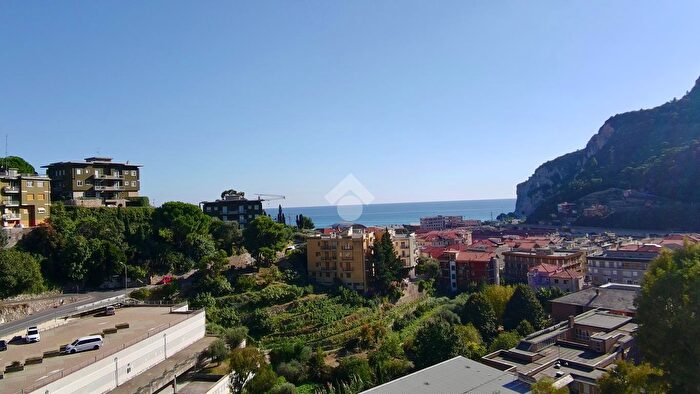 Appartamento bilocale in vendita in Via delle Ginestre, Finale Ligure