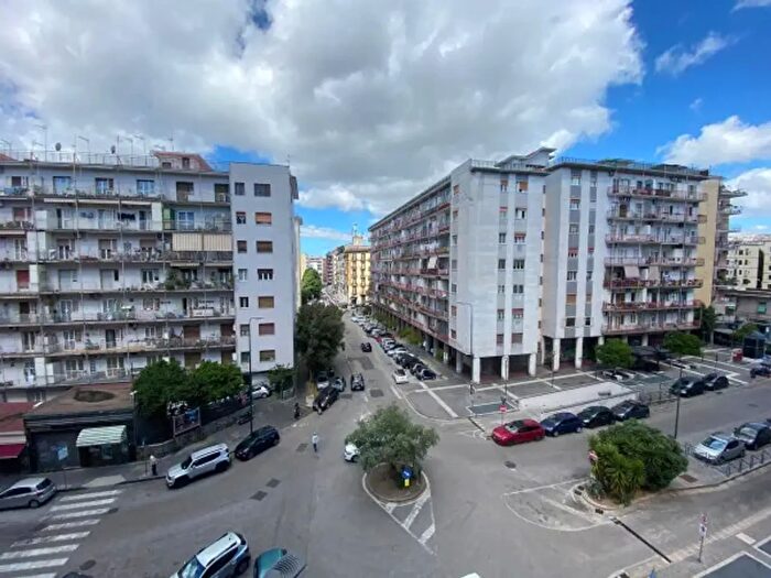 Appartamento con 6 locali in vendita in Via Giovanni Paisiello, Napoli