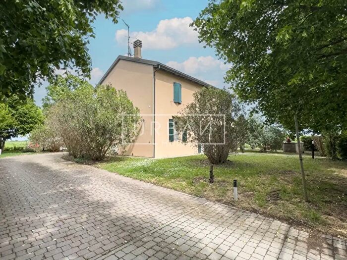 Casa con 7 locali in vendita in Via Lughese, Forli